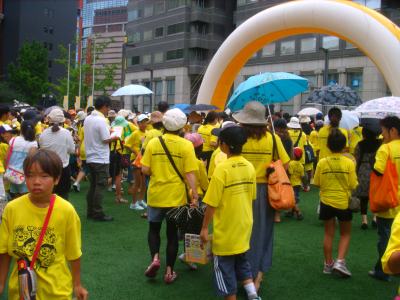 A Sea of Yellow T-Shirts
